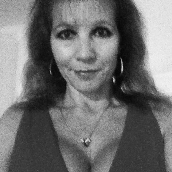 Meet your Posher, Fiorella - Picture 1 of 1